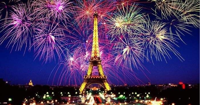 Happy-New-Year-2018-in-Paris.jpg