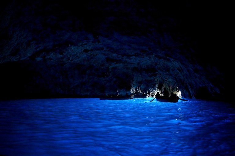 Grotta-Azzurra-Capri-island-Campania-Italy.jpg