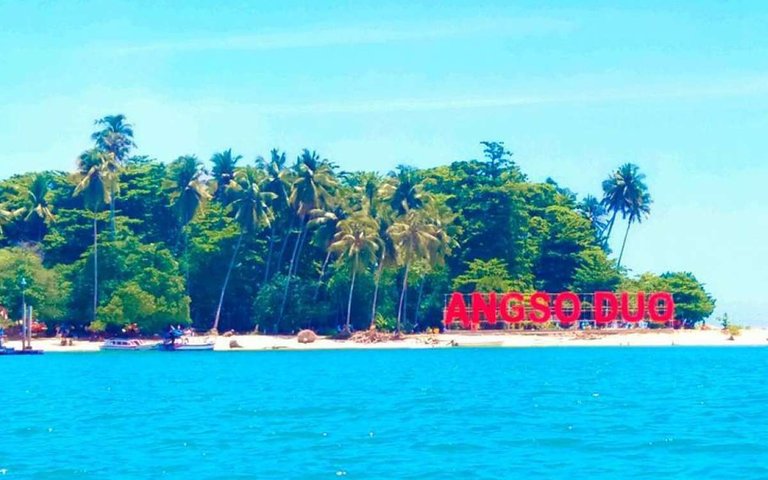 Pulau Angso Duo di Pariaman.jpg