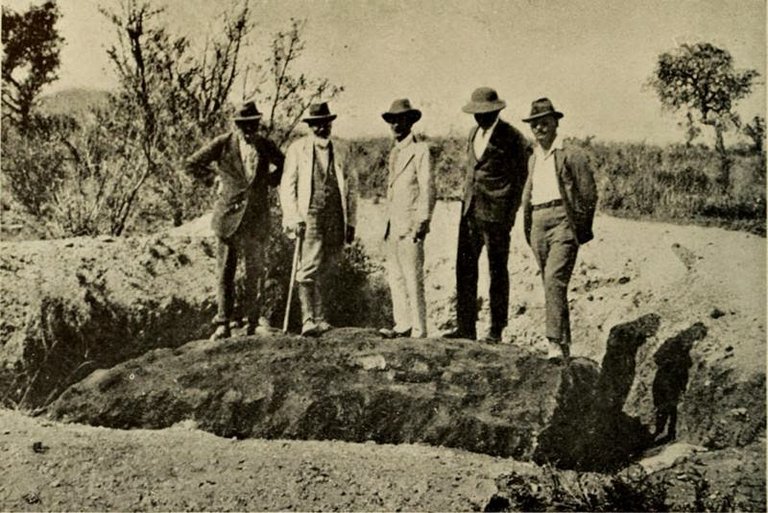 Hoba-The-World's-Largest-Meteorite_ritebook.in-011.jpg