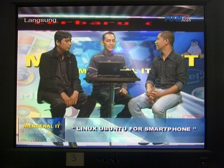 Mengenal IT episode 10 Juni 13 - Linux Ubuntu for Smartphone - TVRI Aceh.jpg