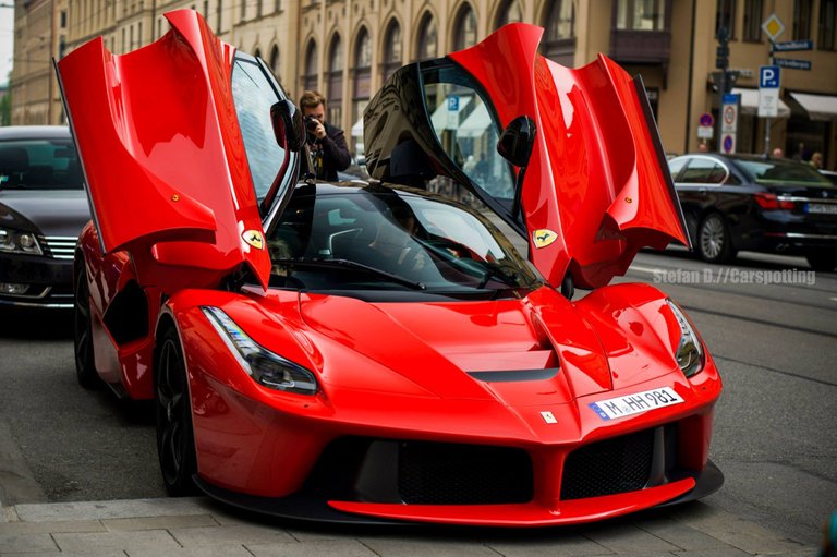 photo_2472_la_ferrari_114041_original.jpg