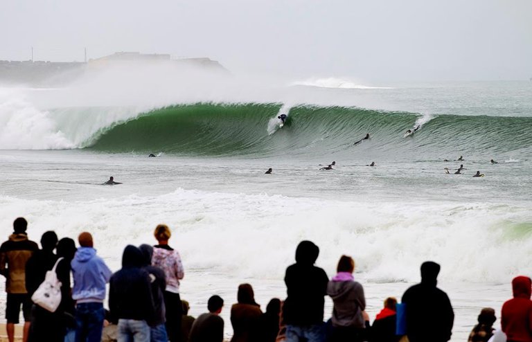 Meo-Rip-Curl-Pro-praia-dos-Supertubos-Portugal.-Photo-by-Kirstin-Scholtz.jpg