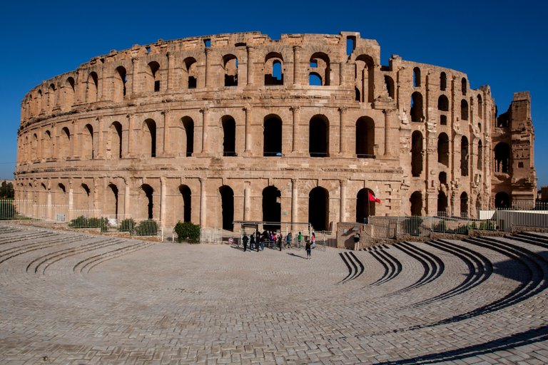 Amphitheatre_El_Jem(js)1.jpg