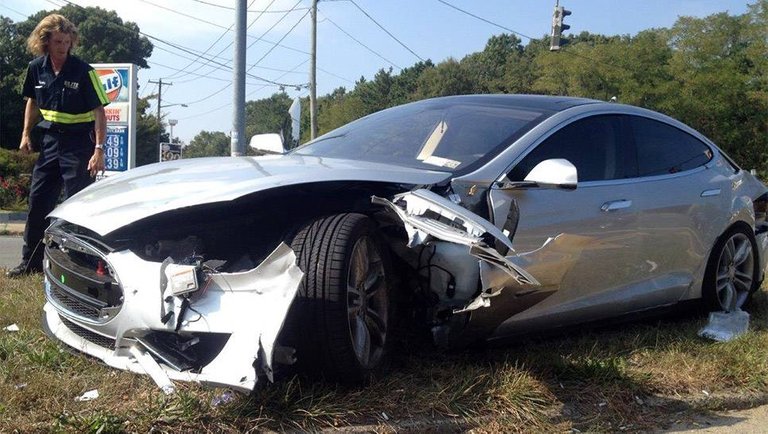 model-s-accident-photos-07.jpg.0x545_q70_crop-scale.jpg