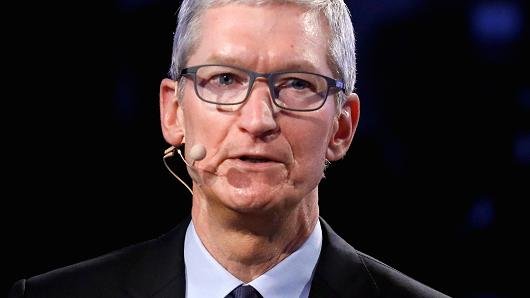 104726617-RTX3H4UD-tim-cook.530x298.jpg