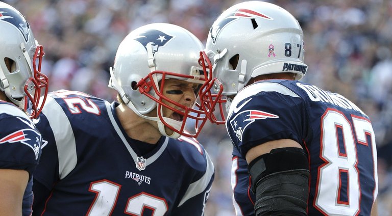 patriots-brady-gronkowski-101616.jpg