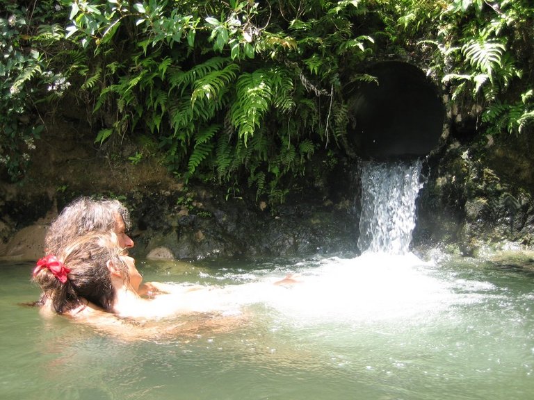 Yinka hotspring NZ.jpg