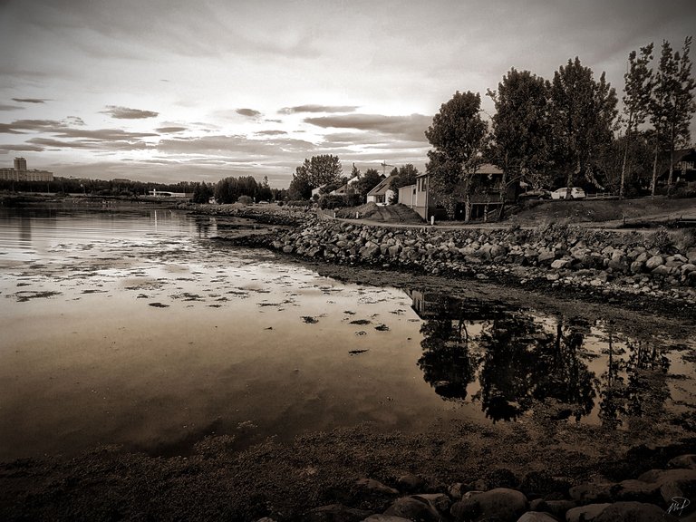 marbakki speglun sepia hdr.jpg