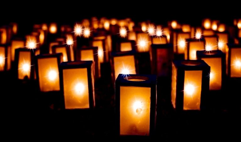 christmas-luminaries-orange-upright.jpg