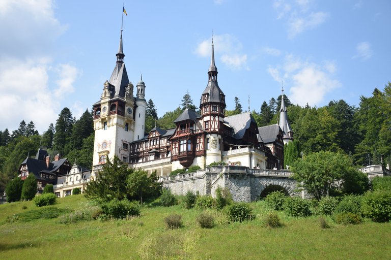 sinaia-castle.jpg