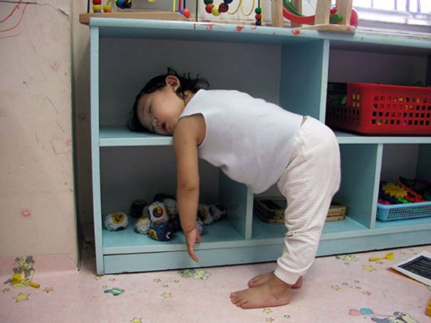 funny-kids-sleeping-anywhere-125-57aaeafca9771__605.jpg