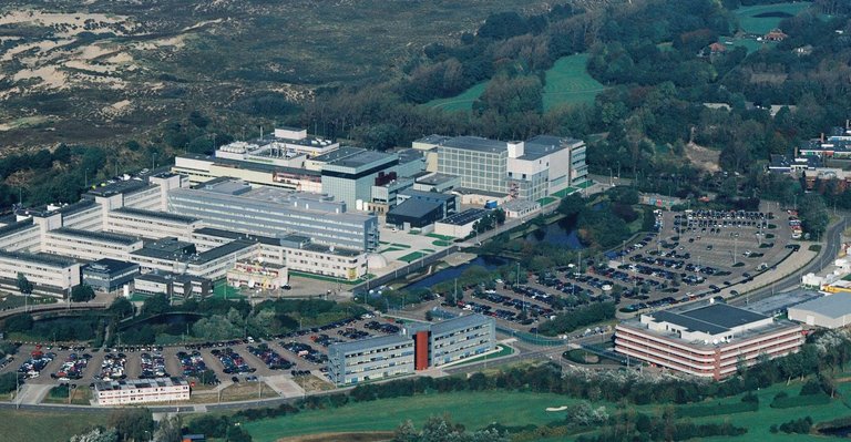 ESTEC_aerial_view_-_taken_from_estec_brochure_2009.jpg