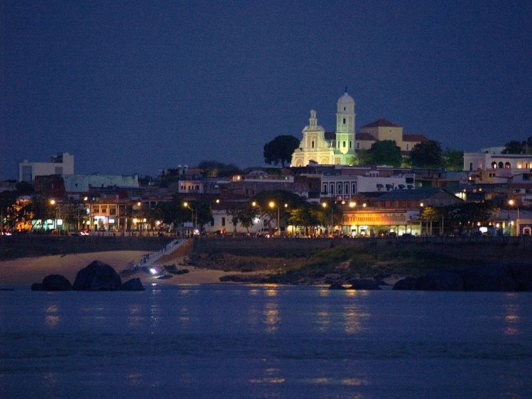 800px-PUERTO_Y_CATEDRAL_C_BOLIVAR.JPG