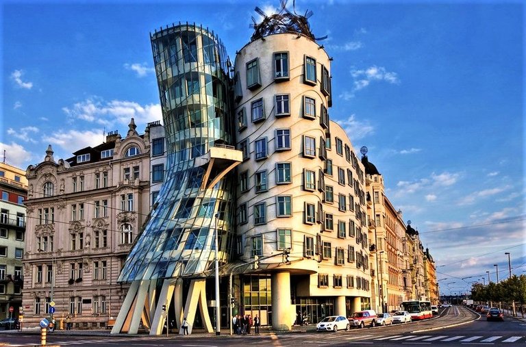 dancing house.jpg