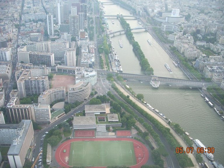 An overview of Paris from Eiffel Tower.JPG