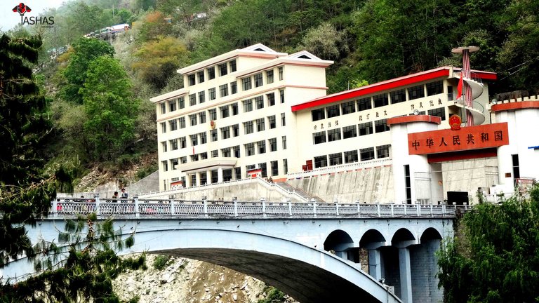 Nepal-China friendship bridge.jpg