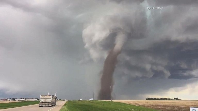 170603_ugc_alberta_tornado_16x9_992.jpg