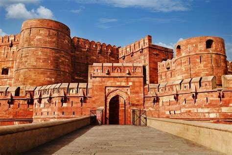 agra fort.jpg