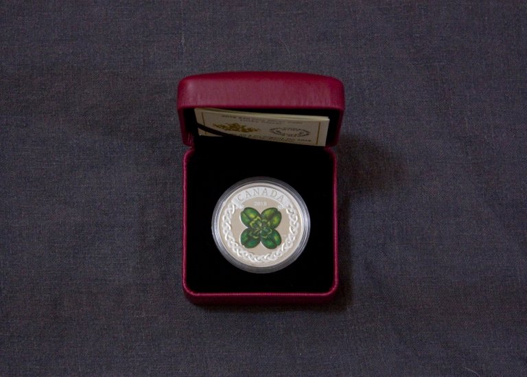 RCM 2018 $20 Lucky Clover Clamshell Open 1.jpg