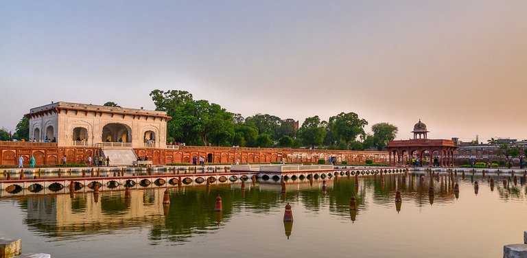 Reflection_of_Farah_Baksh_Terrace_(Upper_Terrace)_main_building.jpg