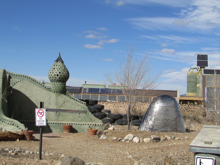 earthship1.JPG