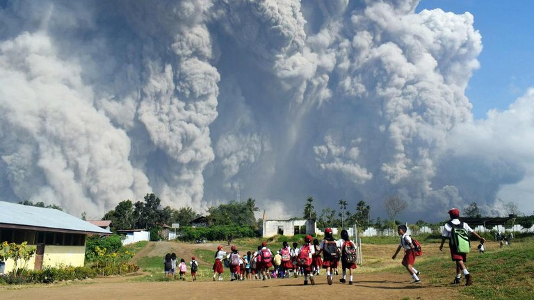 039203800_1519024864-Gunung-Sinabung1.jpg