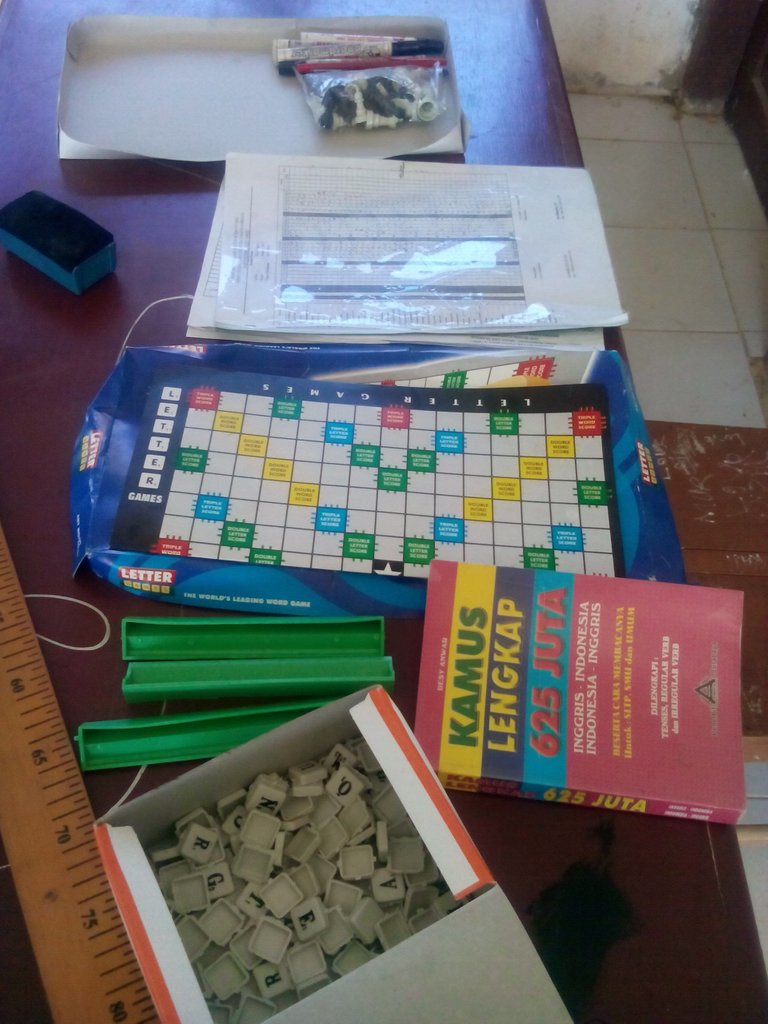 foto 2 peralatan scrabble.jpg