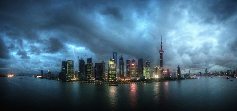 Shanghai_skyline_at_night,_panoramic._China,_East_Asia-2.jpg