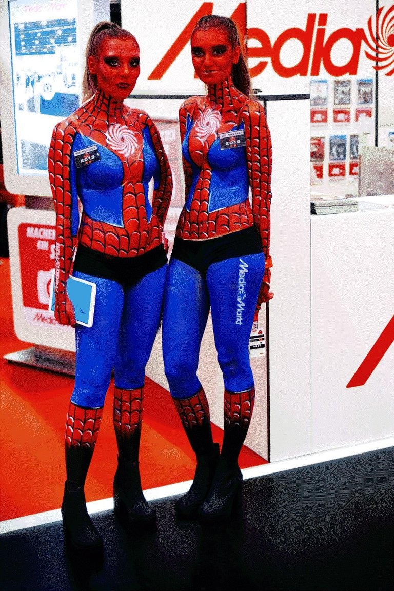 spider-girls-vienna-comic-con-2.jpg