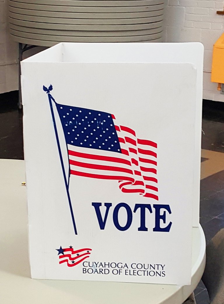Voting_booth_-_Ohio_primary_election_-_March_15,_2016_(25784960616).jpg