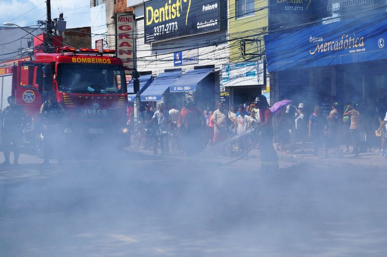 Pernambuco - Interdição trânsito - queima de pneus- protesto por moradia 10042017 4.JPG