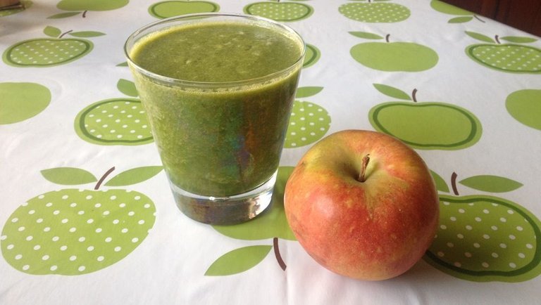 Green smoothie apple.JPG