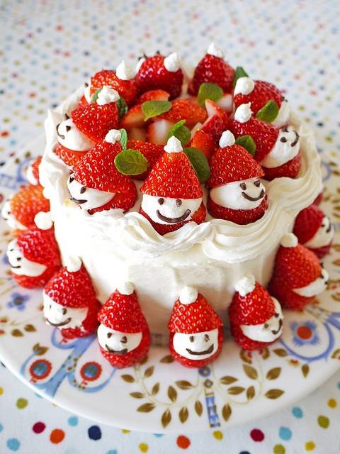 Strawberry-Snowman-Cake.jpg