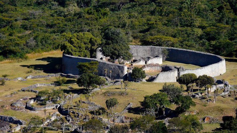 Great-Zimbabwe-ruins-.jpg