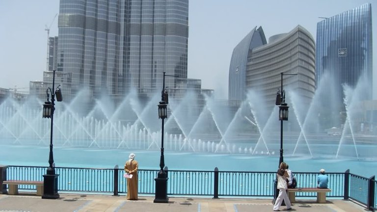 Best-Attraction-For-Tourists-In-Dubai-The-Dubai-Fountain.jpg