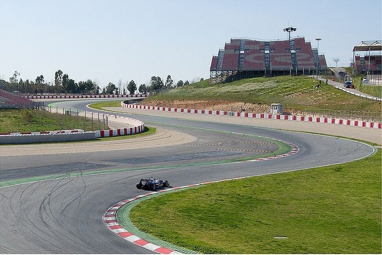 800px-Circuit_de_Catalunya_Turns_1-3.jpg