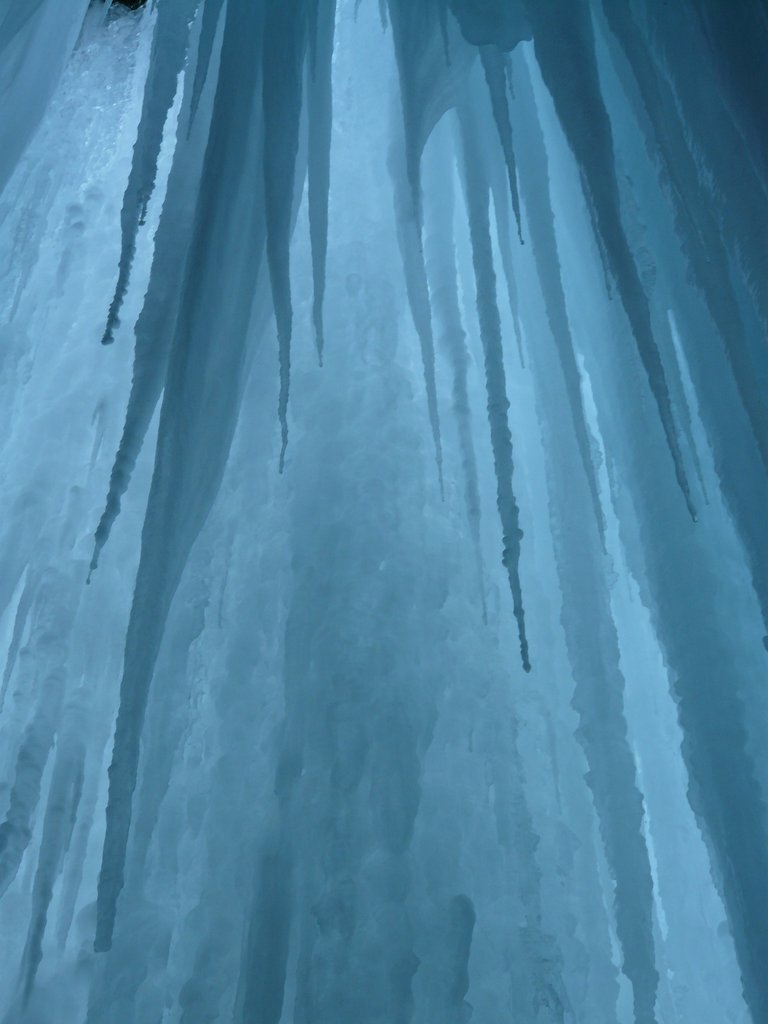 ice-curtain-16576_1920.jpg