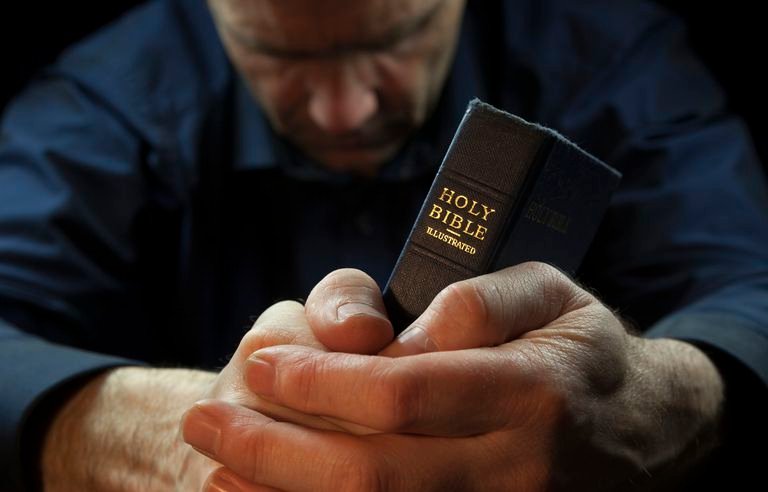 How-to-Pray-GettyImages-523426120-57aceea55f9b58b5c21c66bb.jpg