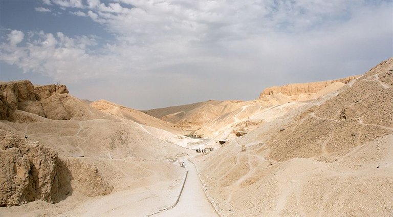 Luxor-al-Hurghada Road, Egypt.jpg