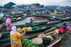 250px-Traditional_Floating_Market_Kuin_River.jpg