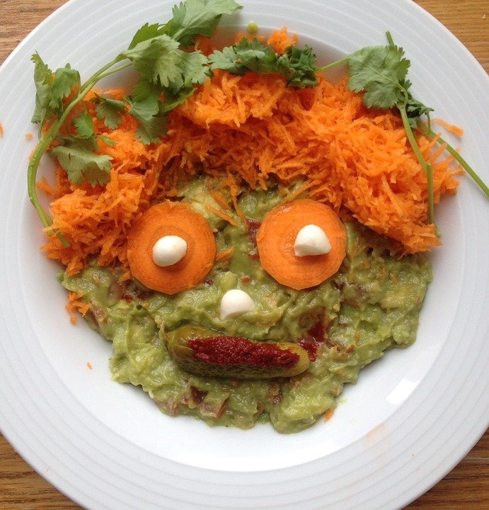 Coriander-Guacamole-Plate-Orange-Carrots-Green-417728.jpg