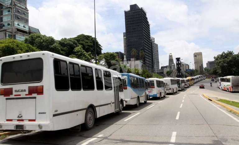 Autobuses-en-Caracas.jpg