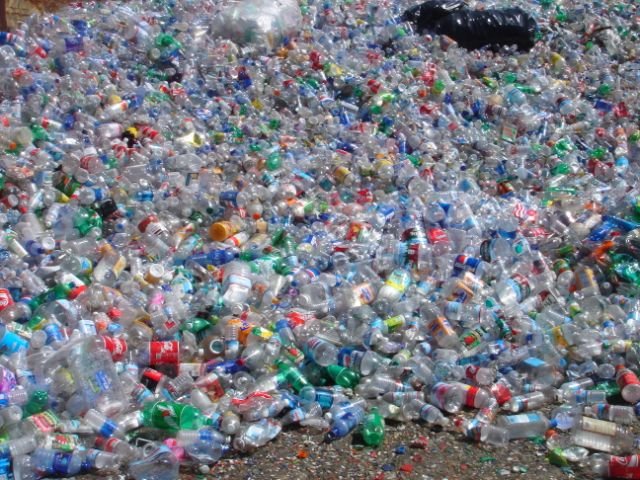 PET-bottle-flake-recycling-line-Plastic-scrap.jpg_640x640.jpg