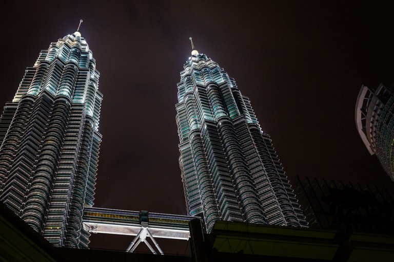 kl by night twin towers3.jpg