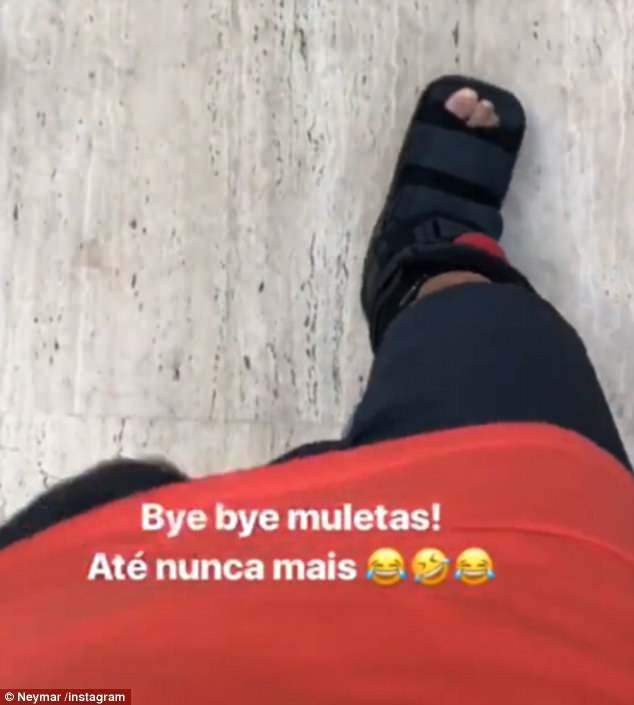 4B673DF600000578-0-Neymar_uploaded_a_video_onto_Instagram_on_Saturday_of_him_walkin-a-116_1524351181811.jpg