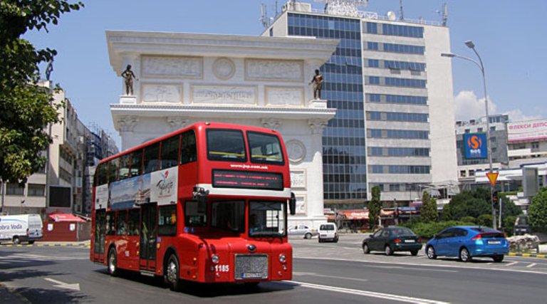 skopje-avtobus-jsp-sonce.jpg