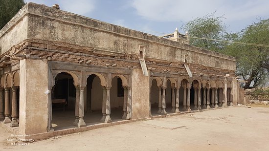 derawar-fort-guest-houses.jpg