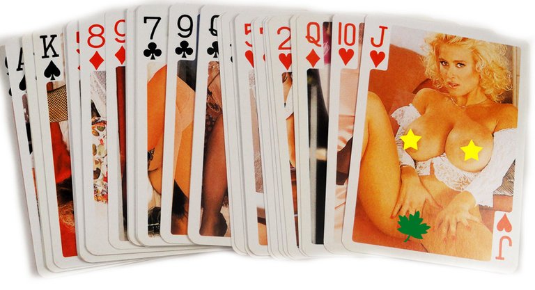nude-women-playing-cards-8.jpg
