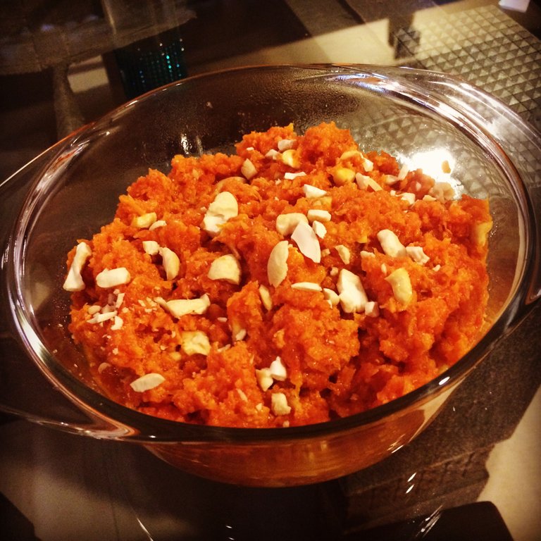 Gajjar_ka_halwa_(carrot_halwa).JPG